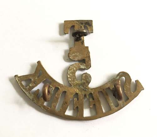 T / 5 / SUFFOLK (Bury St. Edmunds) WW1 brass shoulder title